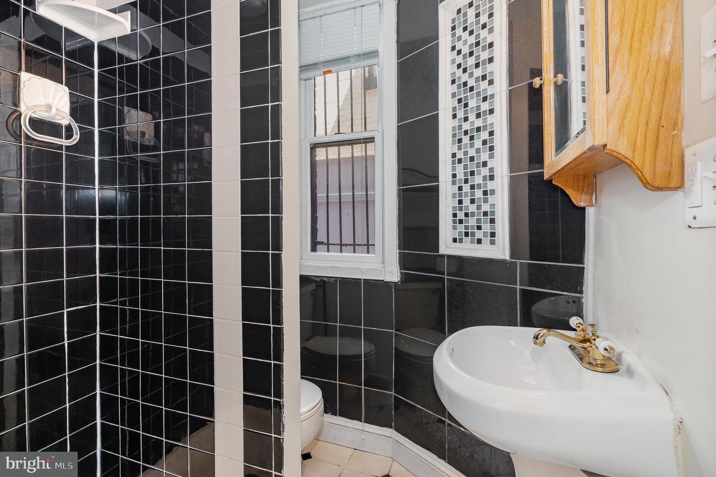 716 4TH ST NE, WASHINGTON, District Of Columbia 20002, 3 Bedrooms Bedrooms, ,2 BathroomsBathrooms,Residential,For sale,716 4TH ST NE,DCDC2207486 MLS # DCDC2207486