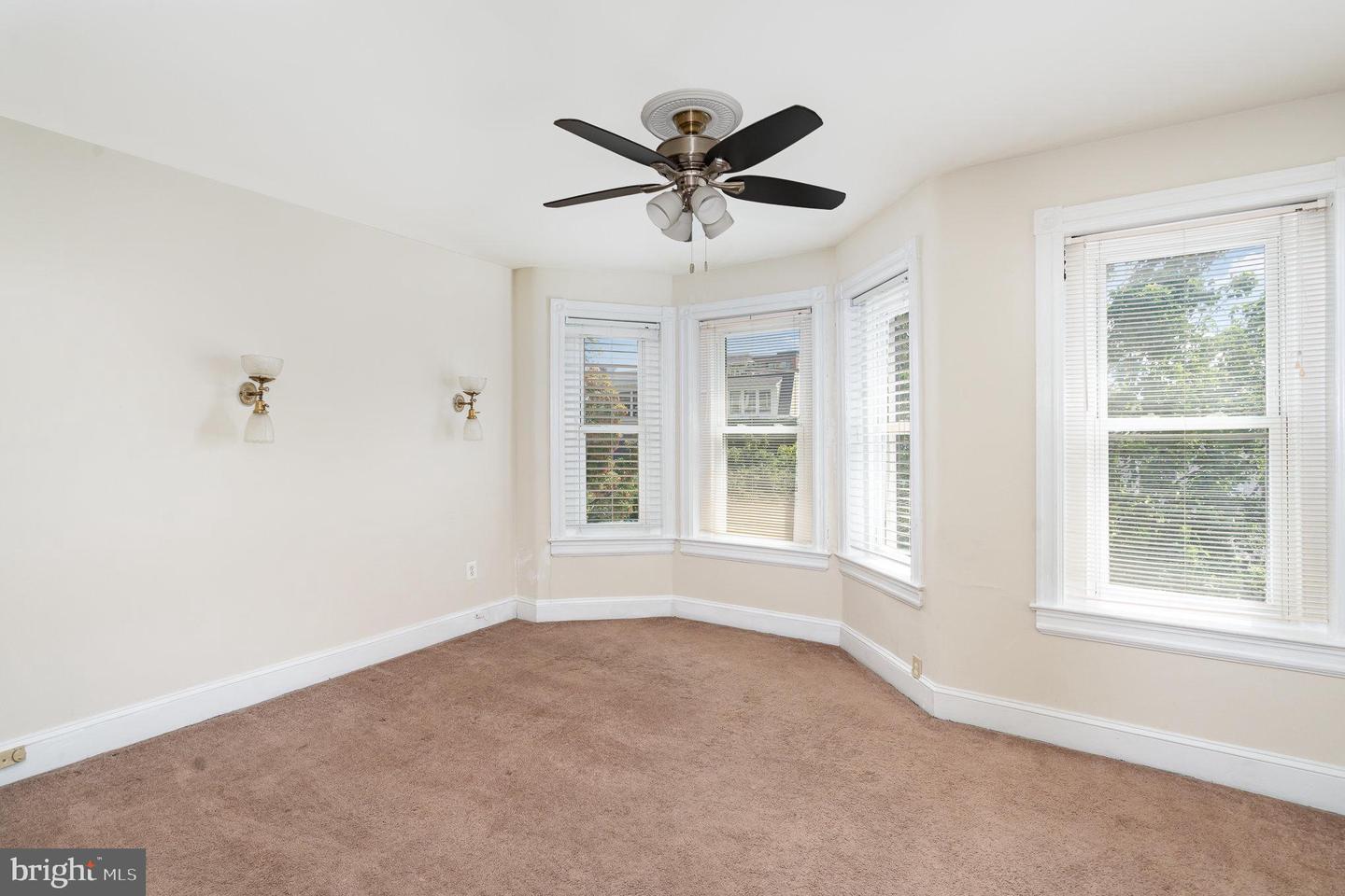 716 4TH ST NE, WASHINGTON, District Of Columbia 20002, 3 Bedrooms Bedrooms, ,2 BathroomsBathrooms,Residential,For sale,716 4TH ST NE,DCDC2207486 MLS # DCDC2207486