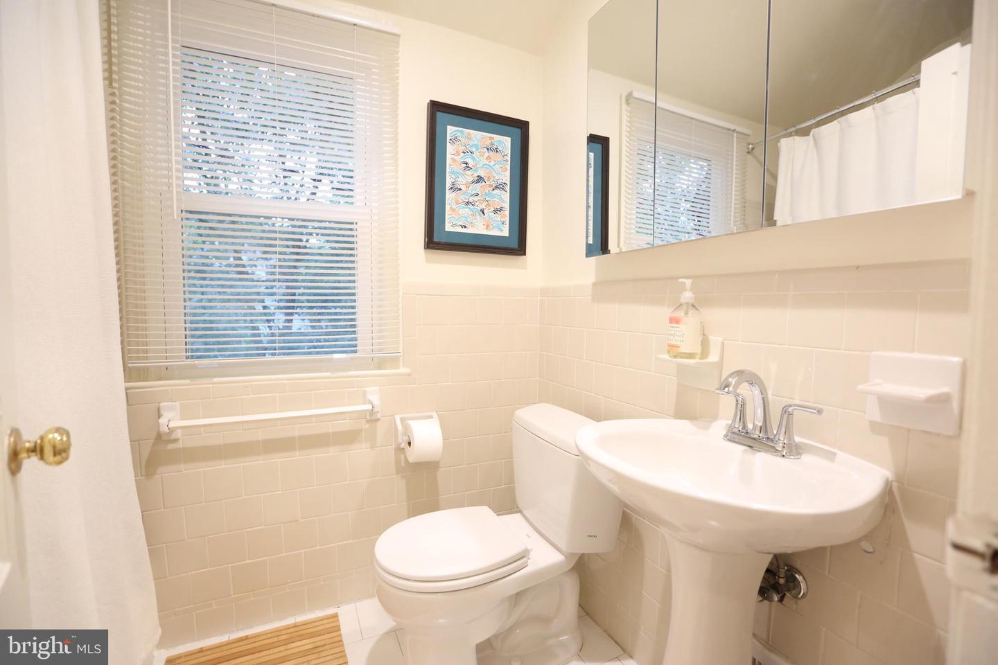 5862 MONTICELLO RD, ALEXANDRIA, Virginia 22303, 2 Bedrooms Bedrooms, ,1 BathroomBathrooms,Residential,For sale,5862 MONTICELLO RD,VAFX2250600 MLS # VAFX2250600