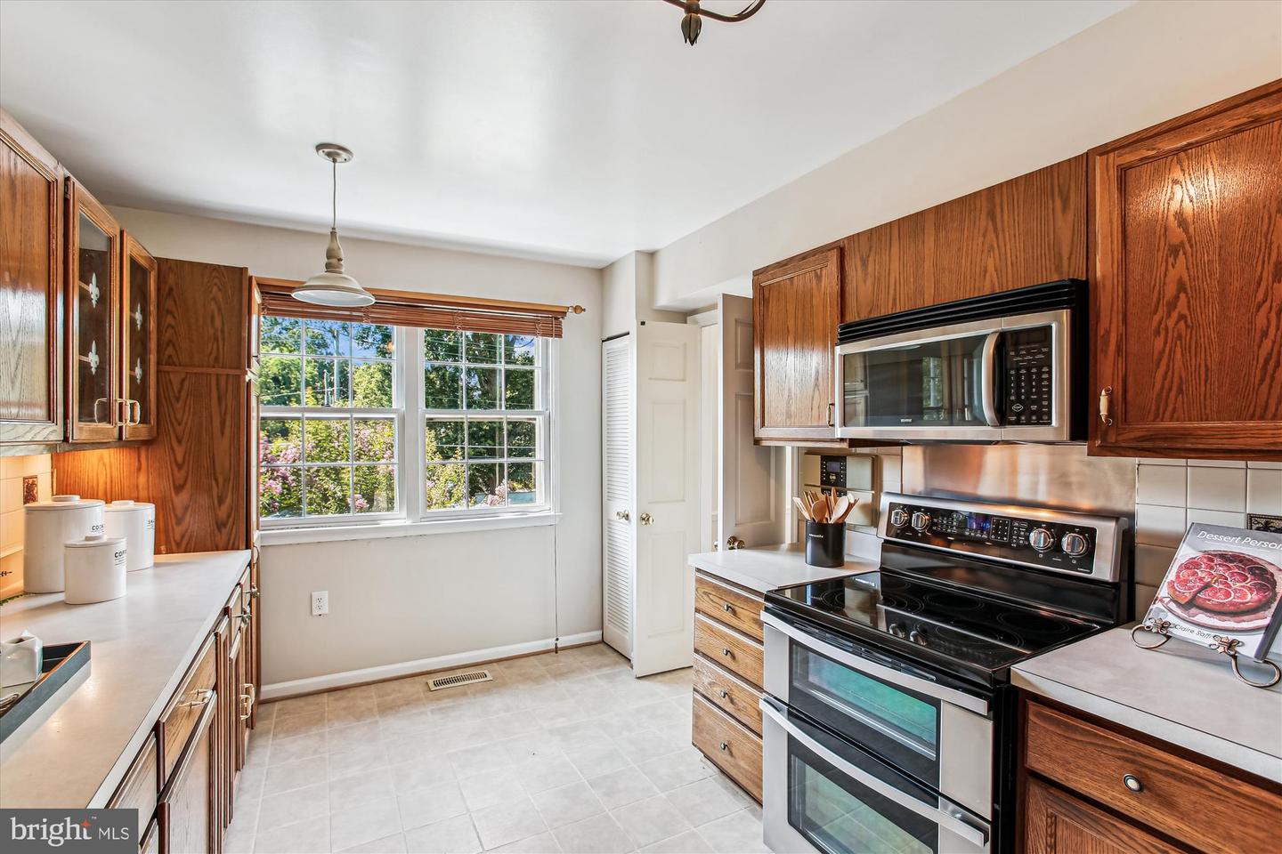 6334 GOLF COURSE SQ, ALEXANDRIA, Virginia 22307, 4 Bedrooms Bedrooms, 13 Rooms Rooms,3 BathroomsBathrooms,Residential,For sale,6334 GOLF COURSE SQ,VAFX2250262 MLS # VAFX2250262