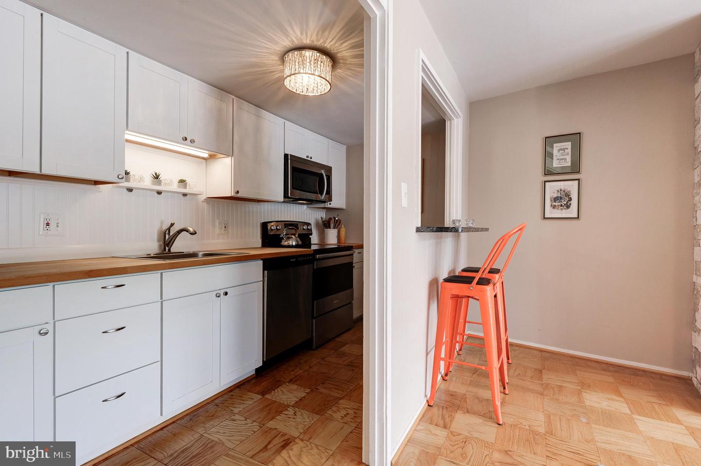 1642 CHIMNEY HOUSE RD, RESTON, Virginia 20190, 1 Bedroom Bedrooms, ,1 BathroomBathrooms,Residential,For sale,1642 CHIMNEY HOUSE RD,VAFX2250452 MLS # VAFX2250452