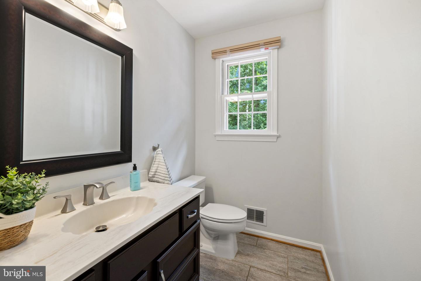 9607 CERALENE CT, FAIRFAX, Virginia 22032, 5 Bedrooms Bedrooms, ,3 BathroomsBathrooms,Residential,For sale,9607 CERALENE CT,VAFX2250510 MLS # VAFX2250510