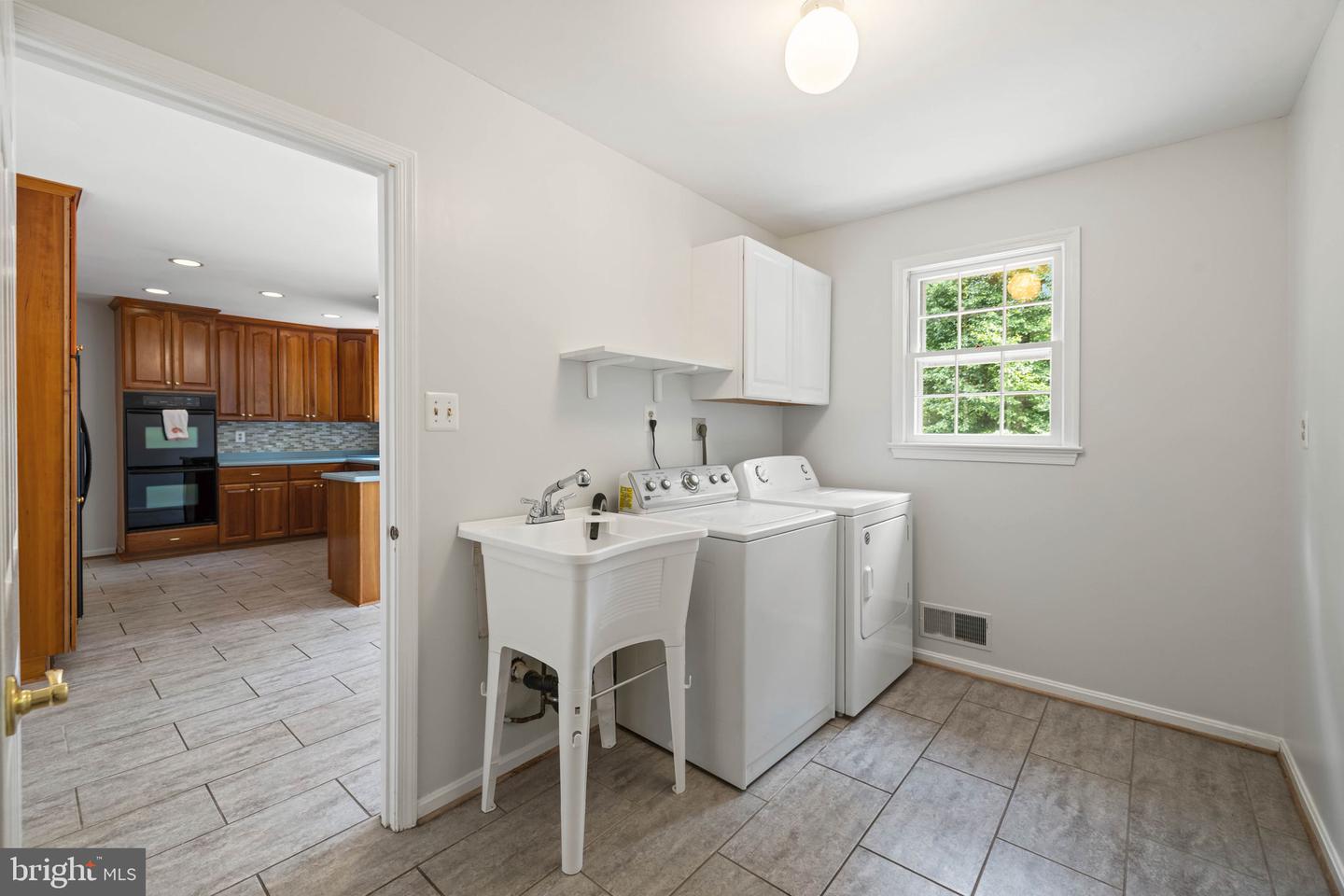 9607 CERALENE CT, FAIRFAX, Virginia 22032, 5 Bedrooms Bedrooms, ,3 BathroomsBathrooms,Residential,For sale,9607 CERALENE CT,VAFX2250510 MLS # VAFX2250510