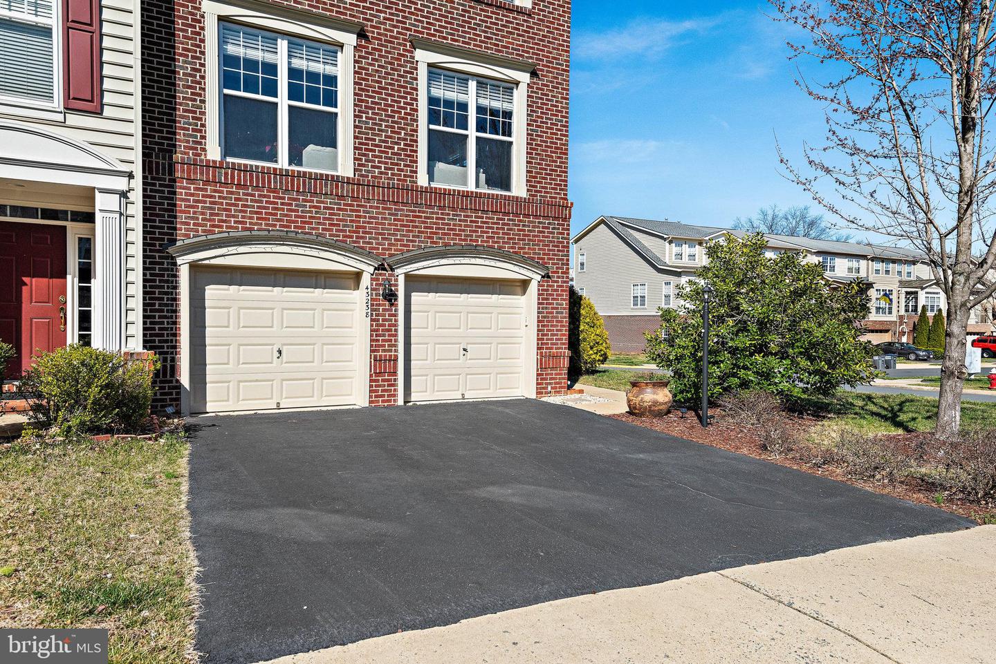 43238 HIGHGROVE TER, BROADLANDS, Virginia 20148, 3 Bedrooms Bedrooms, ,2 BathroomsBathrooms,Residential,For sale,43238 HIGHGROVE TER,VALO2100510 MLS # VALO2100510