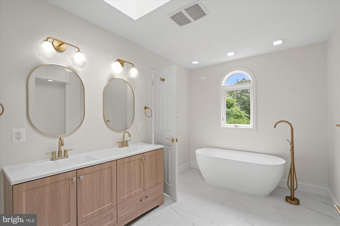 1730 CHESTERFORD WAY, MCLEAN, Virginia 22101, 4 Bedrooms Bedrooms, ,4 BathroomsBathrooms,Residential,For sale,1730 CHESTERFORD WAY,VAFX2250832 MLS # VAFX2250832