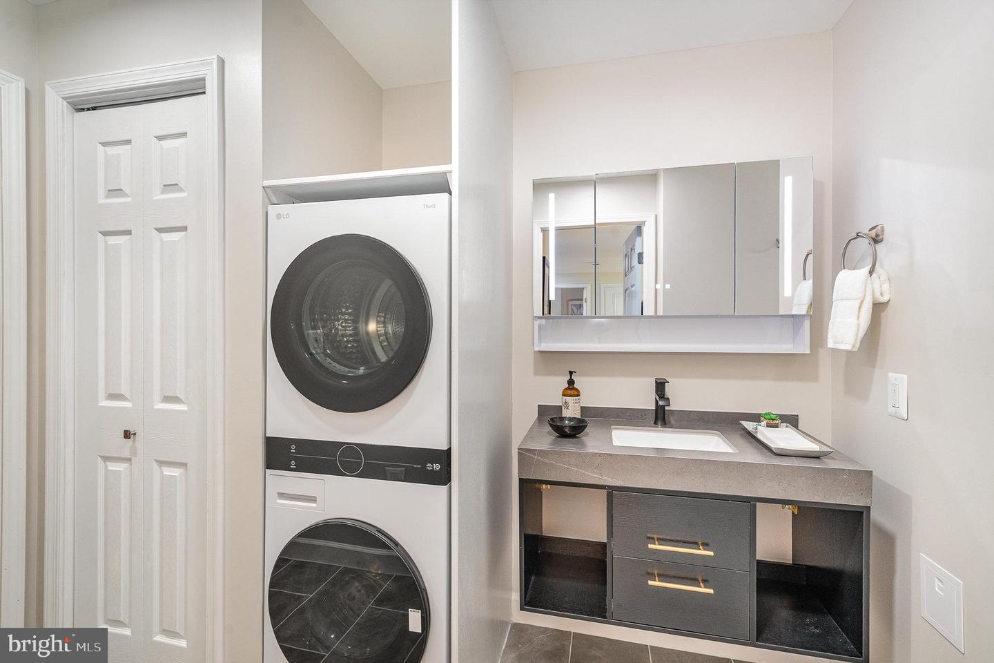 75 S REYNOLDS ST #411, ALEXANDRIA, Virginia 22304, 2 Bedrooms Bedrooms, ,2 BathroomsBathrooms,Residential,For sale,75 S REYNOLDS ST #411,VAAX2047028 MLS # VAAX2047028