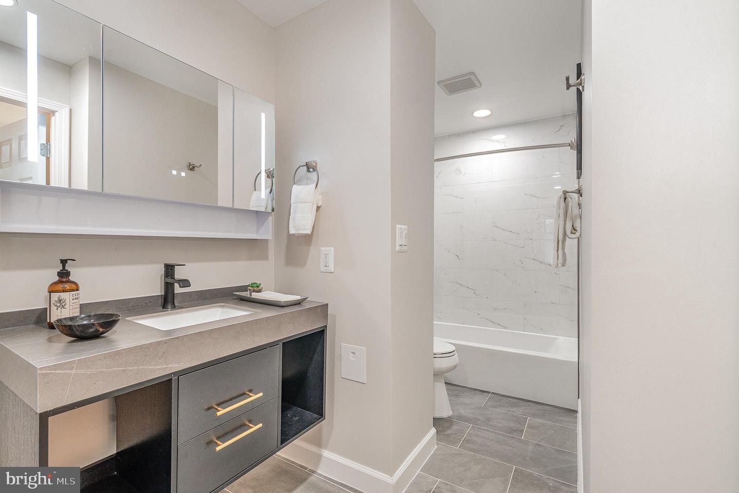 75 S REYNOLDS ST #411, ALEXANDRIA, Virginia 22304, 2 Bedrooms Bedrooms, ,2 BathroomsBathrooms,Residential,For sale,75 S REYNOLDS ST #411,VAAX2047028 MLS # VAAX2047028