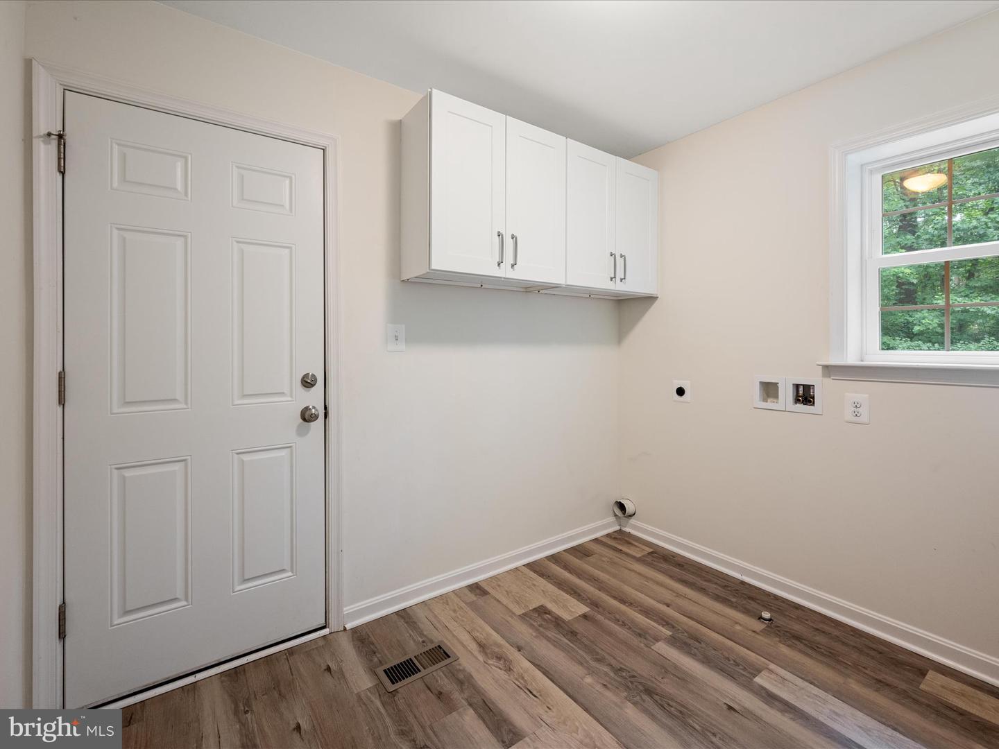 11132 FLORA LEE DR, FAIRFAX STATION, Virginia 22039, 5 Bedrooms Bedrooms, ,4 BathroomsBathrooms,Residential,For sale,11132 FLORA LEE DR,VAFX2251842 MLS # VAFX2251842
