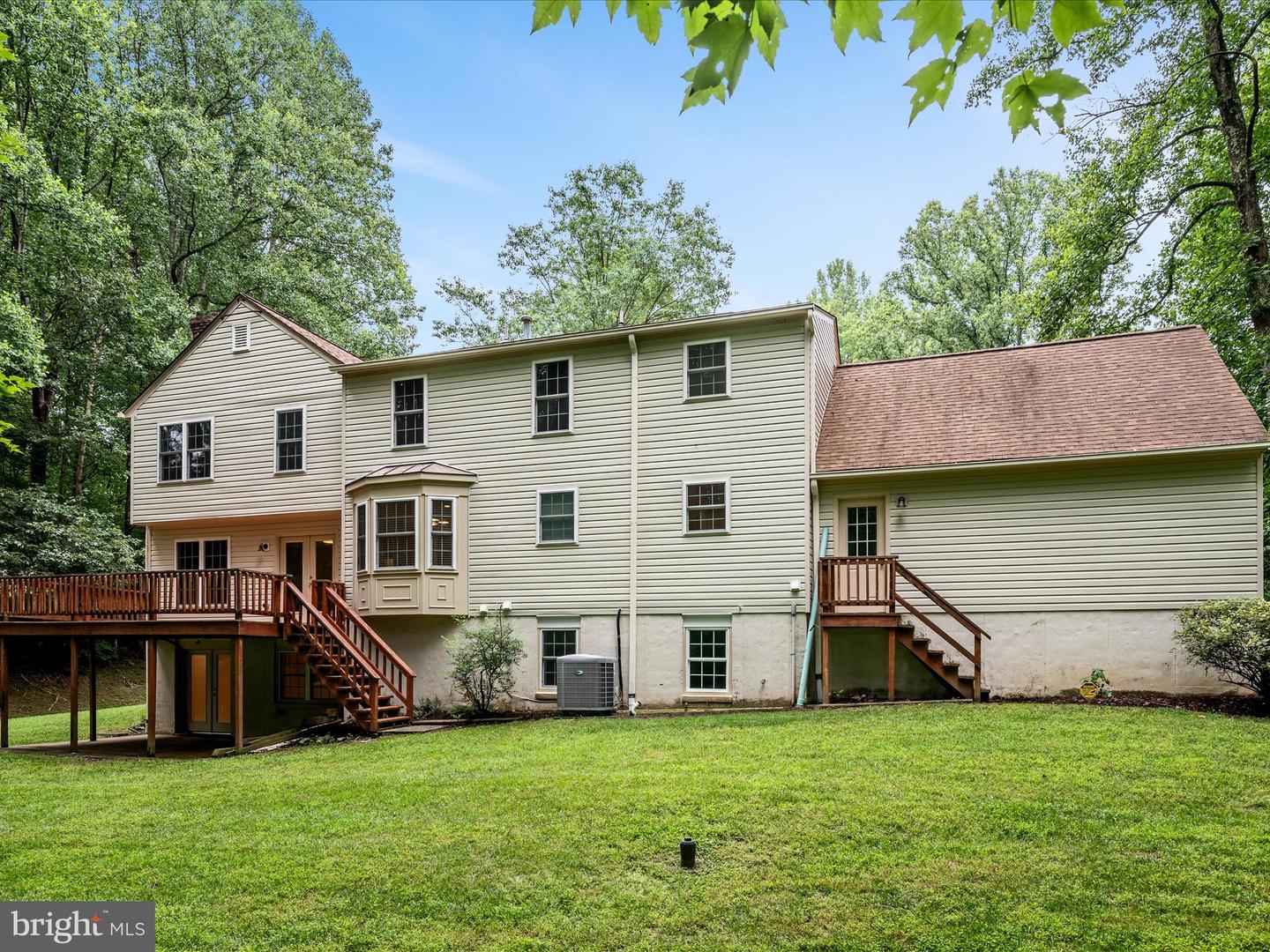 11132 FLORA LEE DR, FAIRFAX STATION, Virginia 22039, 5 Bedrooms Bedrooms, ,4 BathroomsBathrooms,Residential,For sale,11132 FLORA LEE DR,VAFX2251842 MLS # VAFX2251842