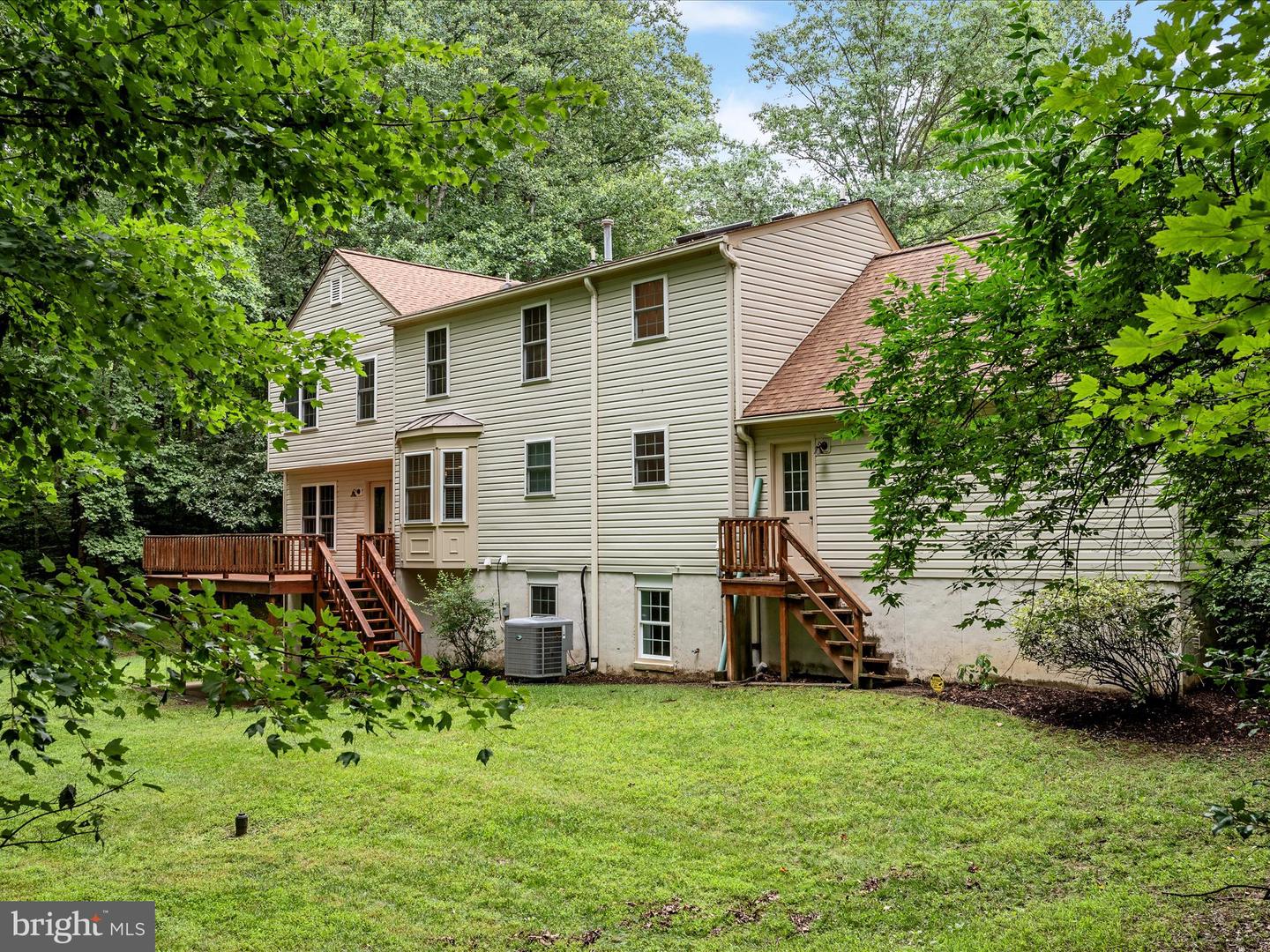 11132 FLORA LEE DR, FAIRFAX STATION, Virginia 22039, 5 Bedrooms Bedrooms, ,4 BathroomsBathrooms,Residential,For sale,11132 FLORA LEE DR,VAFX2251842 MLS # VAFX2251842