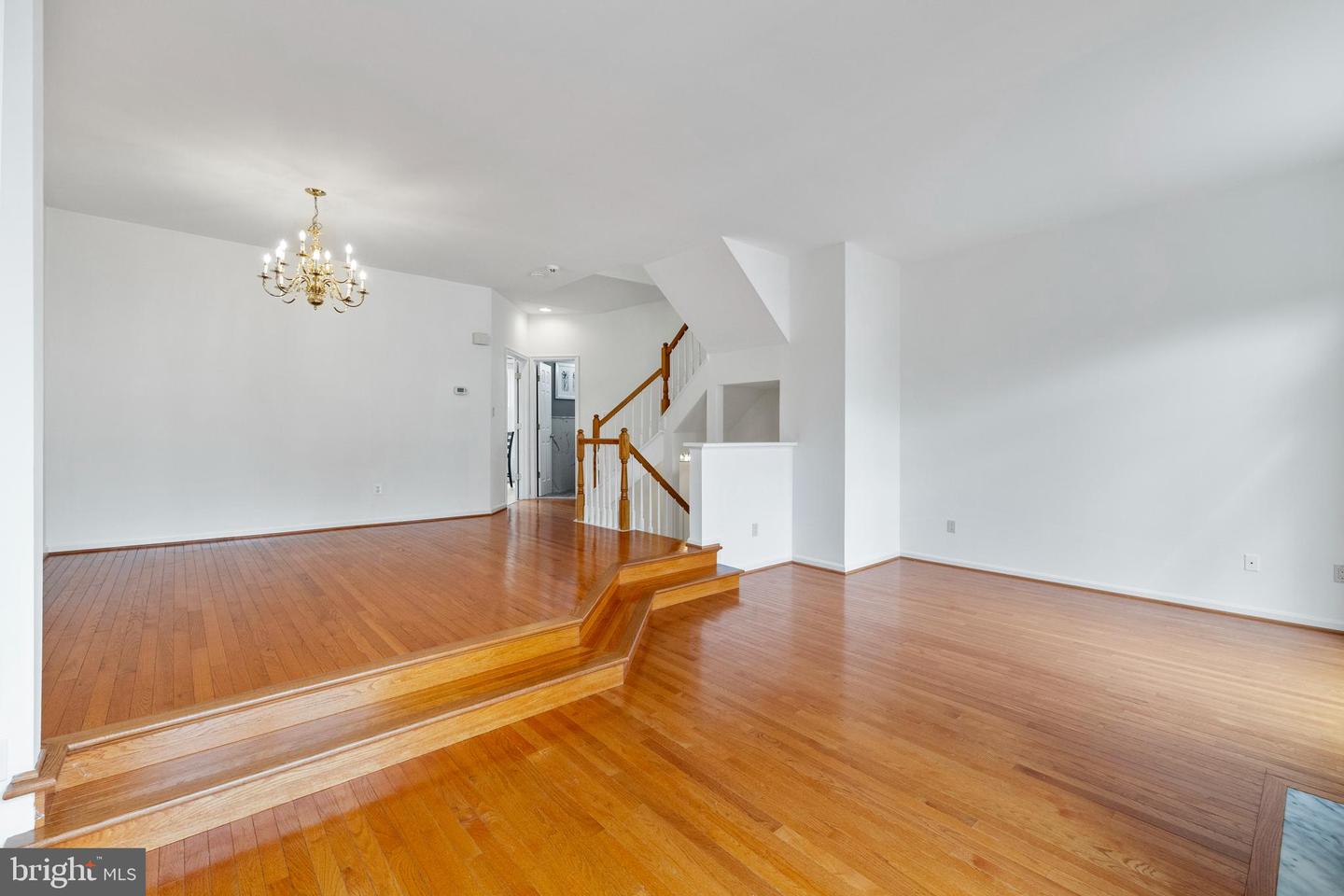 20552 BANBURY SQ, STERLING, Virginia 20165, 3 Bedrooms Bedrooms, ,2 BathroomsBathrooms,Residential,For sale,20552 BANBURY SQ,VALO2100758 MLS # VALO2100758