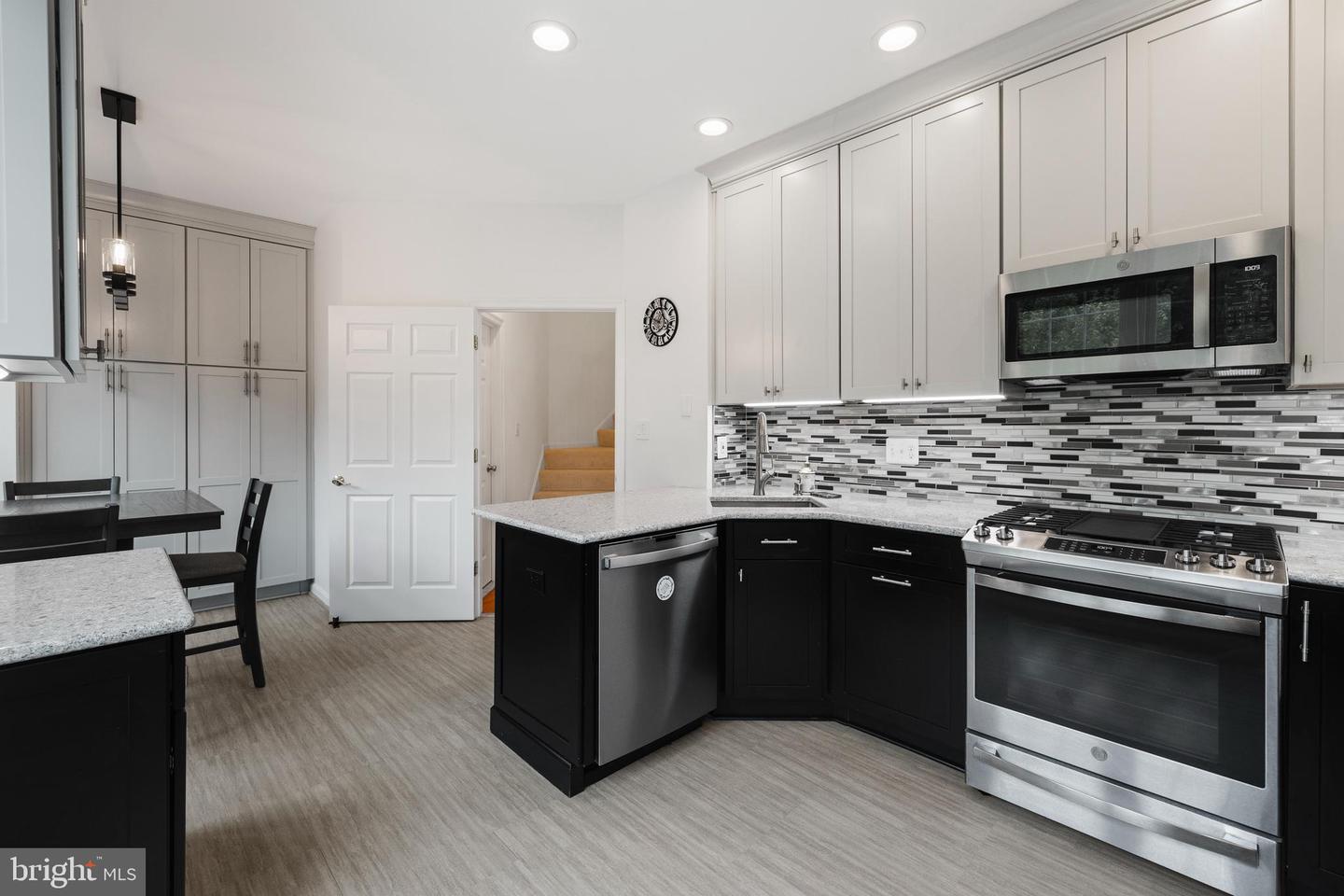 20552 BANBURY SQ, STERLING, Virginia 20165, 3 Bedrooms Bedrooms, ,2 BathroomsBathrooms,Residential,For sale,20552 BANBURY SQ,VALO2100758 MLS # VALO2100758