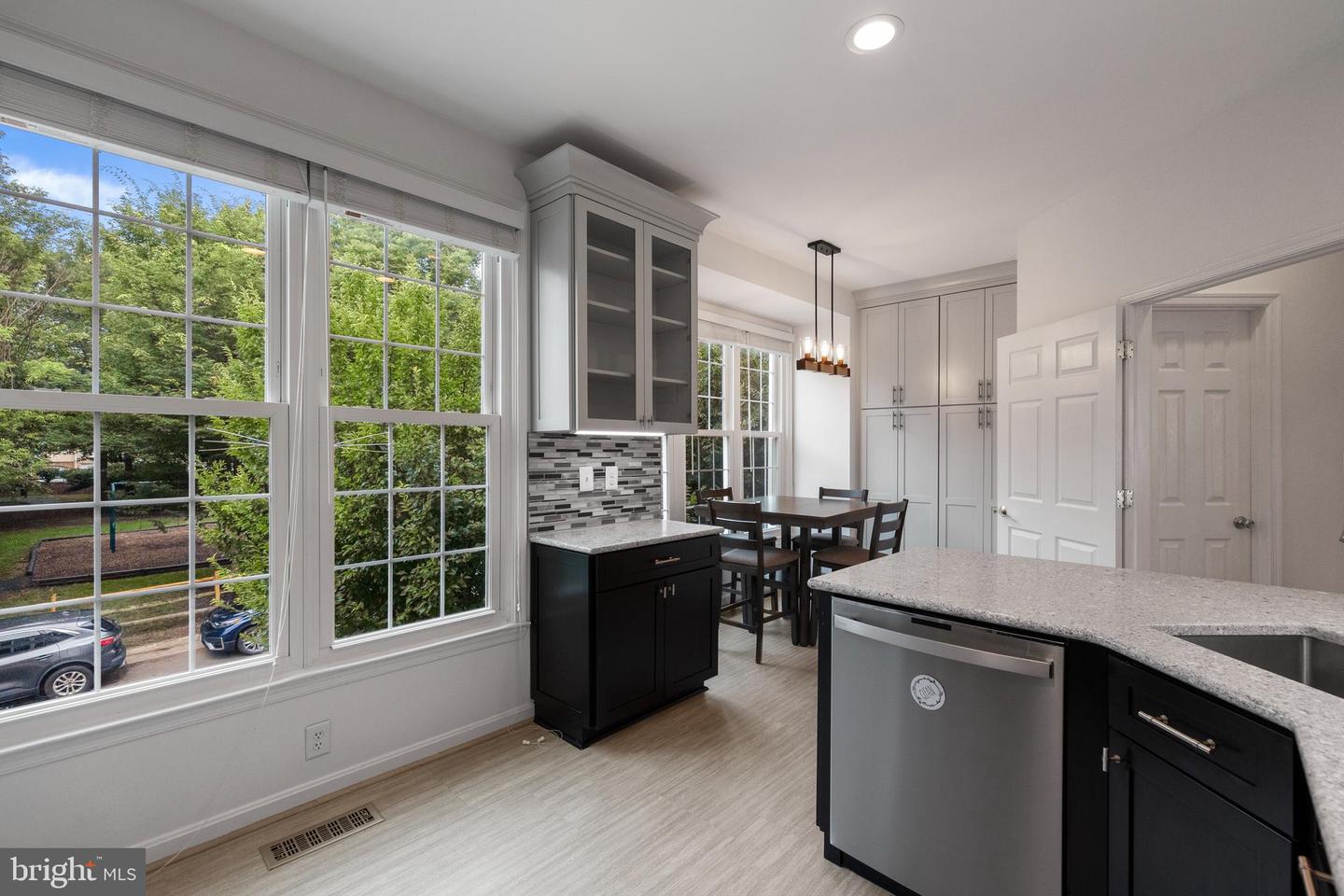 20552 BANBURY SQ, STERLING, Virginia 20165, 3 Bedrooms Bedrooms, ,2 BathroomsBathrooms,Residential,For sale,20552 BANBURY SQ,VALO2100758 MLS # VALO2100758