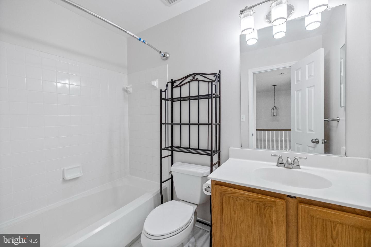 20552 BANBURY SQ, STERLING, Virginia 20165, 3 Bedrooms Bedrooms, ,2 BathroomsBathrooms,Residential,For sale,20552 BANBURY SQ,VALO2100758 MLS # VALO2100758