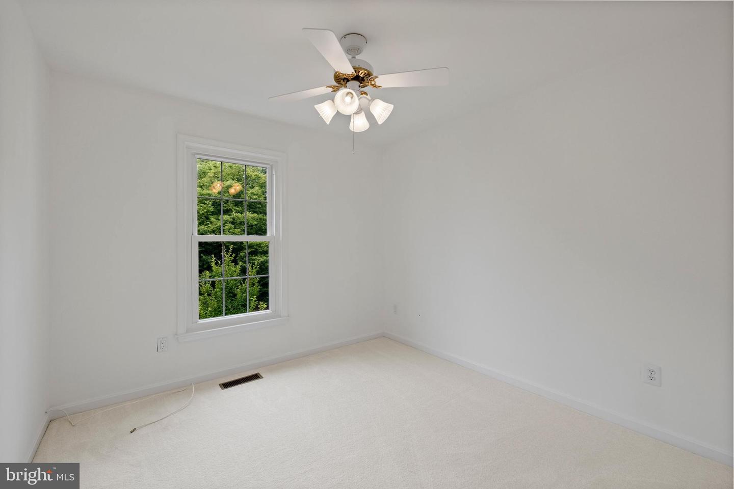 20552 BANBURY SQ, STERLING, Virginia 20165, 3 Bedrooms Bedrooms, ,2 BathroomsBathrooms,Residential,For sale,20552 BANBURY SQ,VALO2100758 MLS # VALO2100758