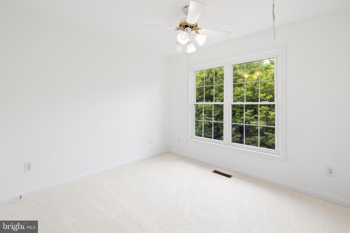20552 BANBURY SQ, STERLING, Virginia 20165, 3 Bedrooms Bedrooms, ,2 BathroomsBathrooms,Residential,For sale,20552 BANBURY SQ,VALO2100758 MLS # VALO2100758