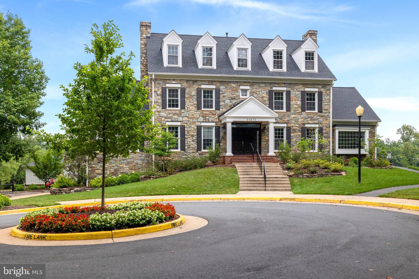 20552 BANBURY SQ, STERLING, Virginia 20165, 3 Bedrooms Bedrooms, ,2 BathroomsBathrooms,Residential,For sale,20552 BANBURY SQ,VALO2100758 MLS # VALO2100758
