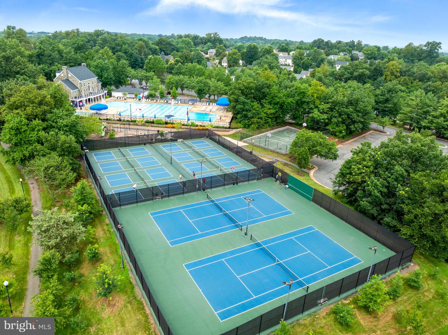 20552 BANBURY SQ, STERLING, Virginia 20165, 3 Bedrooms Bedrooms, ,2 BathroomsBathrooms,Residential,For sale,20552 BANBURY SQ,VALO2100758 MLS # VALO2100758