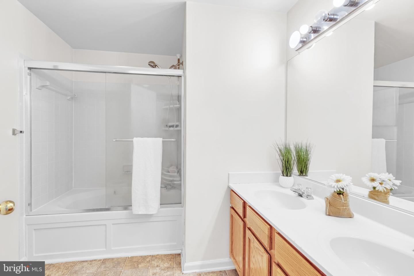 5067 ANCHORSTONE DR #5067, WOODBRIDGE, Virginia 22192, 2 Bedrooms Bedrooms, ,2 BathroomsBathrooms,Residential,For sale,5067 ANCHORSTONE DR #5067,VAPW2098232 MLS # VAPW2098232