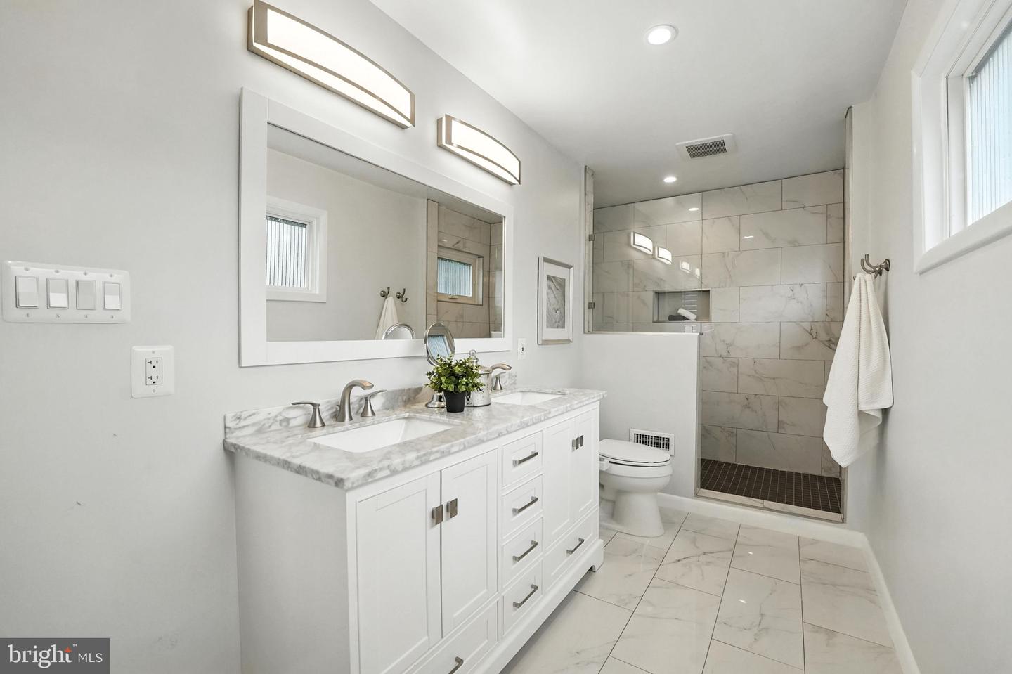 7000 SOUTHRIDGE DR, MCLEAN, Virginia 22101, 4 Bedrooms Bedrooms, ,3 BathroomsBathrooms,Residential,For sale,7000 SOUTHRIDGE DR,VAFX2252688 MLS # VAFX2252688