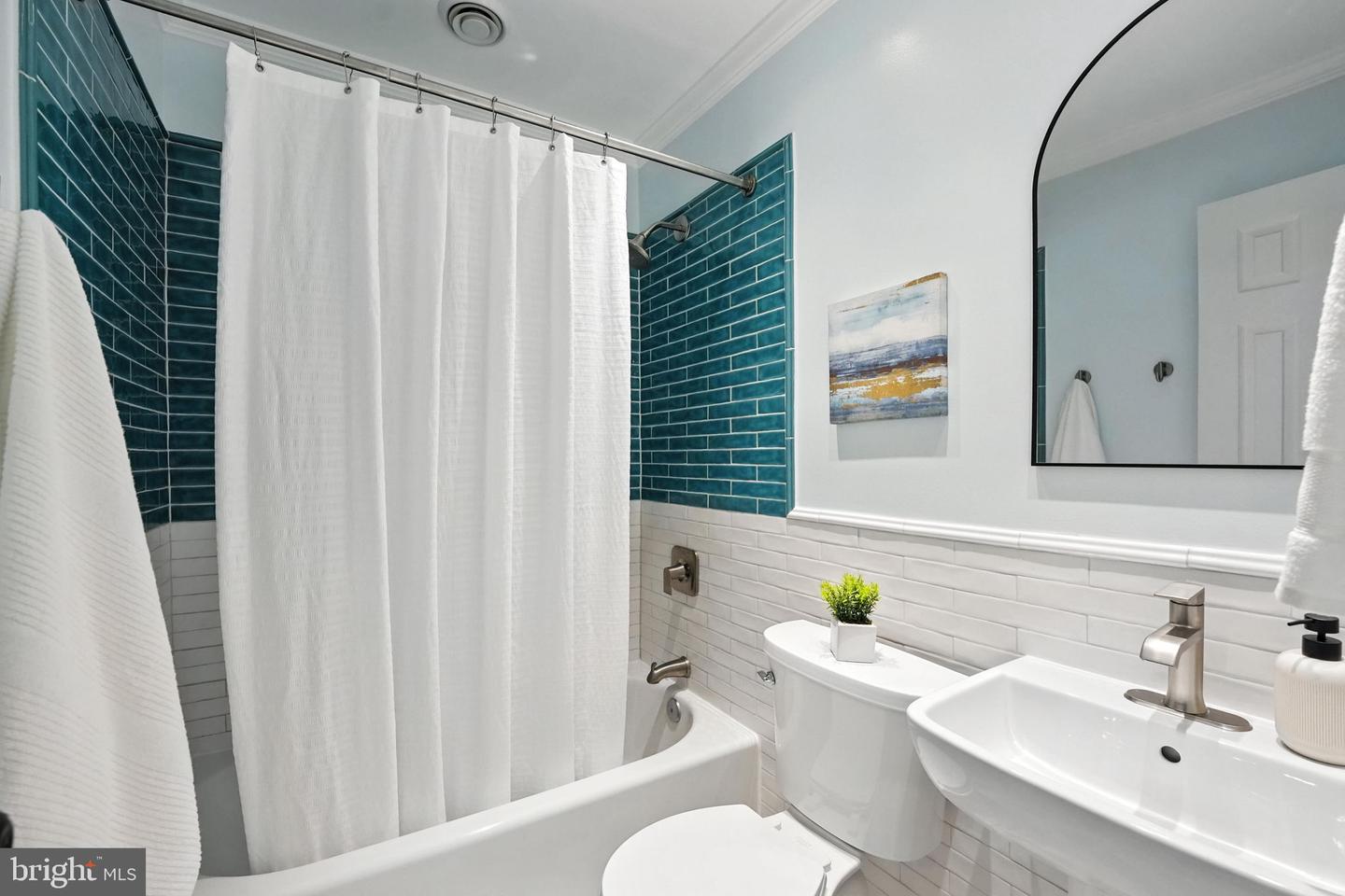 7000 SOUTHRIDGE DR, MCLEAN, Virginia 22101, 4 Bedrooms Bedrooms, ,3 BathroomsBathrooms,Residential,For sale,7000 SOUTHRIDGE DR,VAFX2252688 MLS # VAFX2252688