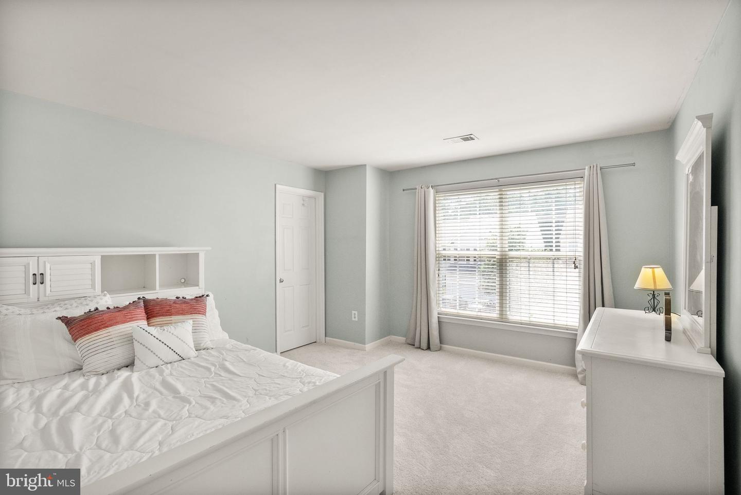 8402 SPARKLING WATER CT, GAINESVILLE, Virginia 20155, 5 Bedrooms Bedrooms, ,3 BathroomsBathrooms,Residential,For sale,8402 SPARKLING WATER CT,VAPW2098372 MLS # VAPW2098372