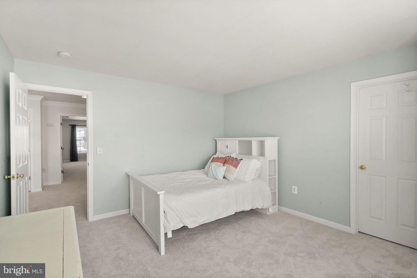 8402 SPARKLING WATER CT, GAINESVILLE, Virginia 20155, 5 Bedrooms Bedrooms, ,3 BathroomsBathrooms,Residential,For sale,8402 SPARKLING WATER CT,VAPW2098372 MLS # VAPW2098372