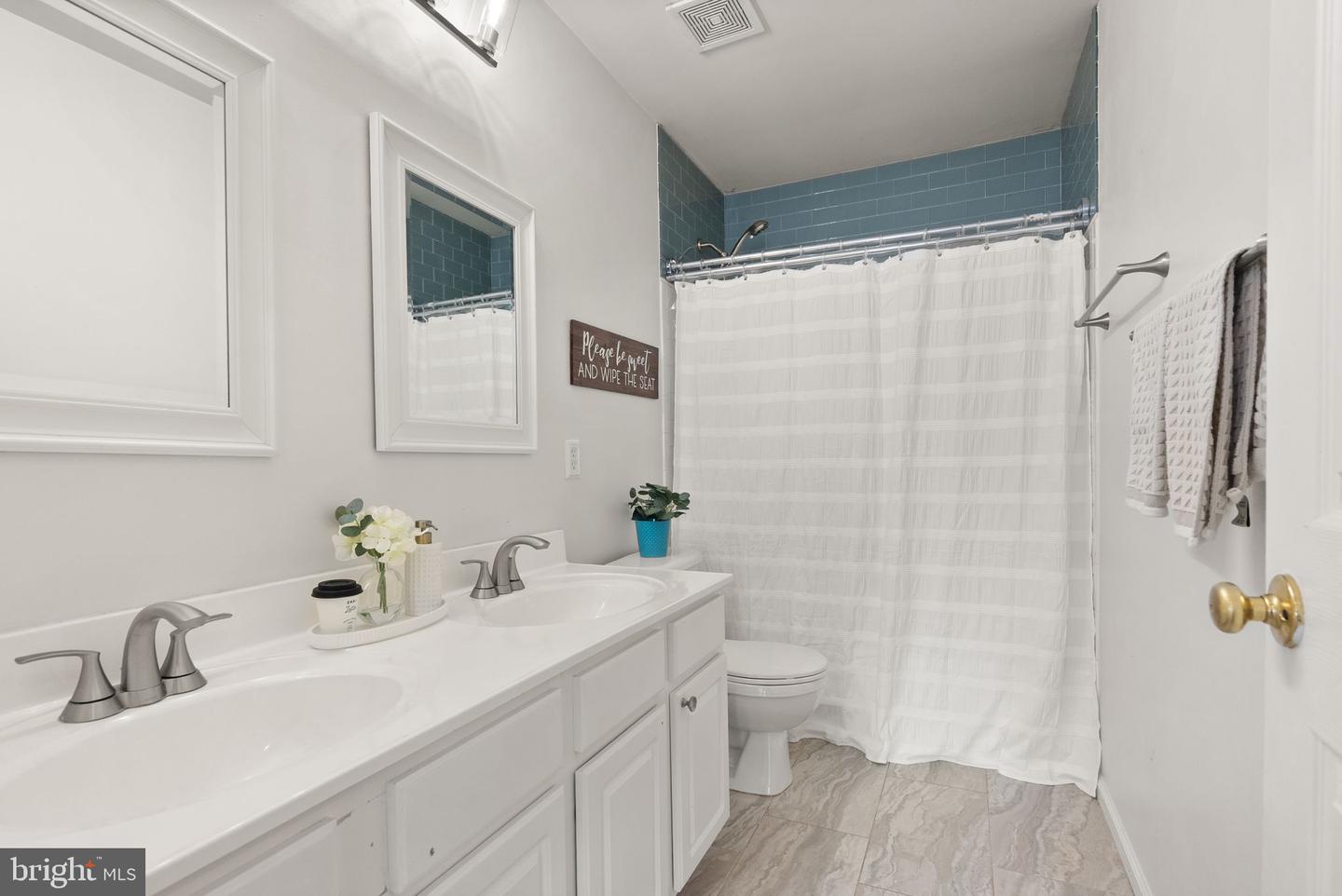 8402 SPARKLING WATER CT, GAINESVILLE, Virginia 20155, 5 Bedrooms Bedrooms, ,3 BathroomsBathrooms,Residential,For sale,8402 SPARKLING WATER CT,VAPW2098372 MLS # VAPW2098372