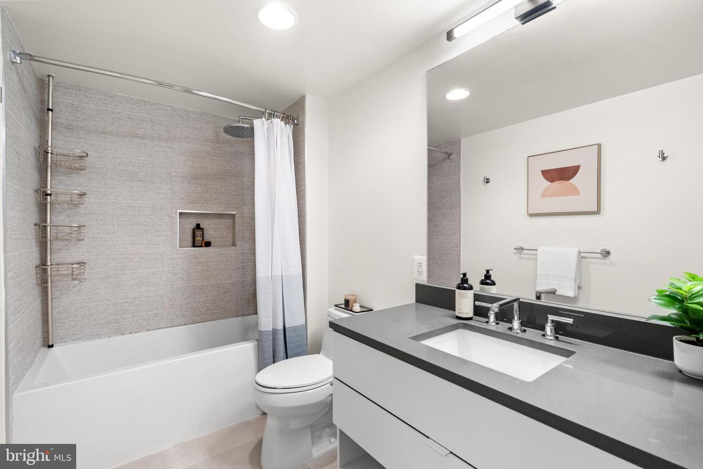 1311 13TH ST NW #105, WASHINGTON, District Of Columbia 20005, 2 Bedrooms Bedrooms, ,2 BathroomsBathrooms,Residential,For sale,1311 13TH ST NW #105,DCDC2208432 MLS # DCDC2208432