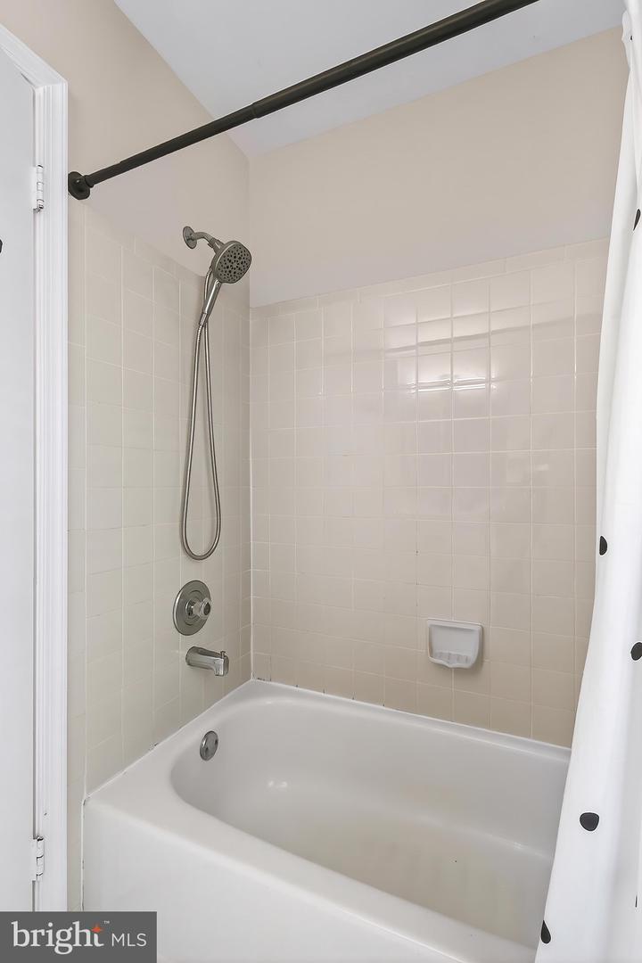 5405 CLUBSIDE LN, CENTREVILLE, Virginia 20120, 4 Bedrooms Bedrooms, ,3 BathroomsBathrooms,Residential,For sale,5405 CLUBSIDE LN,VAFX2253102 MLS # VAFX2253102