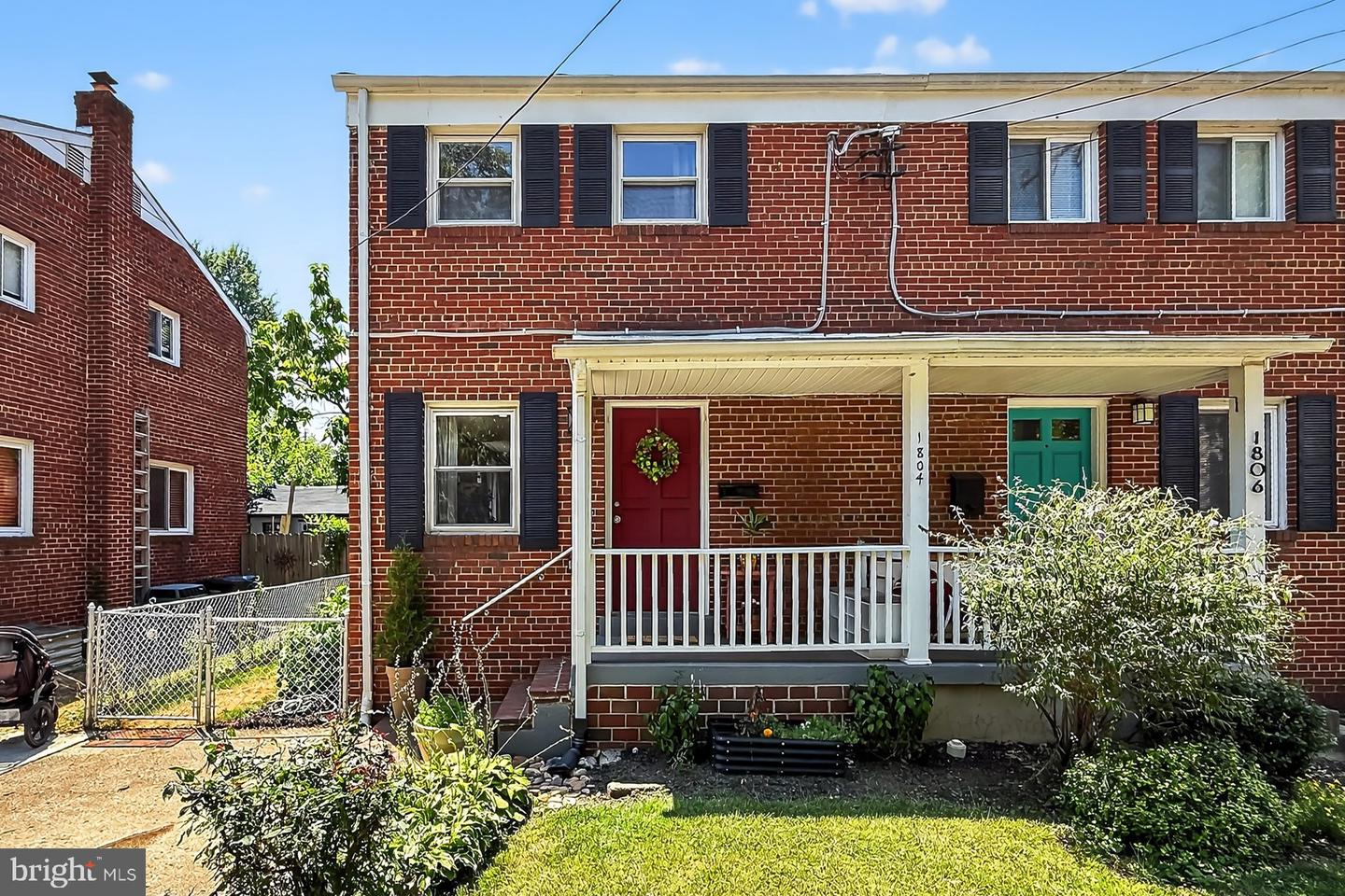 1804 N CLIFF ST, ALEXANDRIA, Virginia 22301, 2 Bedrooms Bedrooms, ,2 BathroomsBathrooms,Residential,For sale,1804 N CLIFF ST,VAAX2047142 MLS # VAAX2047142