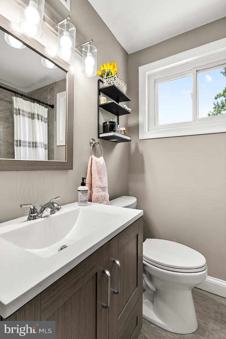1804 N CLIFF ST, ALEXANDRIA, Virginia 22301, 2 Bedrooms Bedrooms, ,2 BathroomsBathrooms,Residential,For sale,1804 N CLIFF ST,VAAX2047142 MLS # VAAX2047142