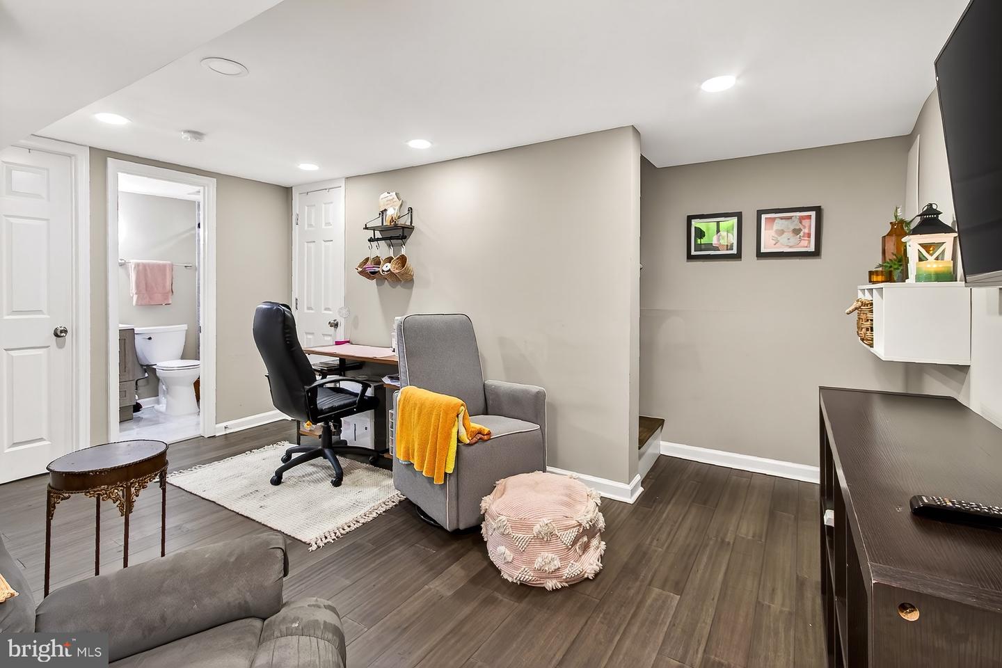 1804 N CLIFF ST, ALEXANDRIA, Virginia 22301, 2 Bedrooms Bedrooms, ,2 BathroomsBathrooms,Residential,For sale,1804 N CLIFF ST,VAAX2047142 MLS # VAAX2047142