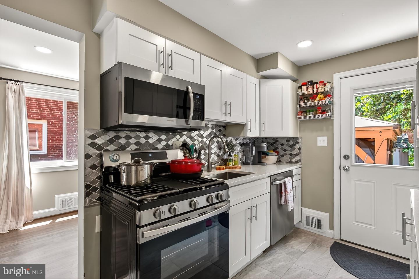 1804 N CLIFF ST, ALEXANDRIA, Virginia 22301, 2 Bedrooms Bedrooms, ,2 BathroomsBathrooms,Residential,For sale,1804 N CLIFF ST,VAAX2047142 MLS # VAAX2047142