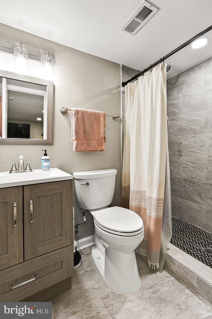 1804 N CLIFF ST, ALEXANDRIA, Virginia 22301, 2 Bedrooms Bedrooms, ,2 BathroomsBathrooms,Residential,For sale,1804 N CLIFF ST,VAAX2047142 MLS # VAAX2047142