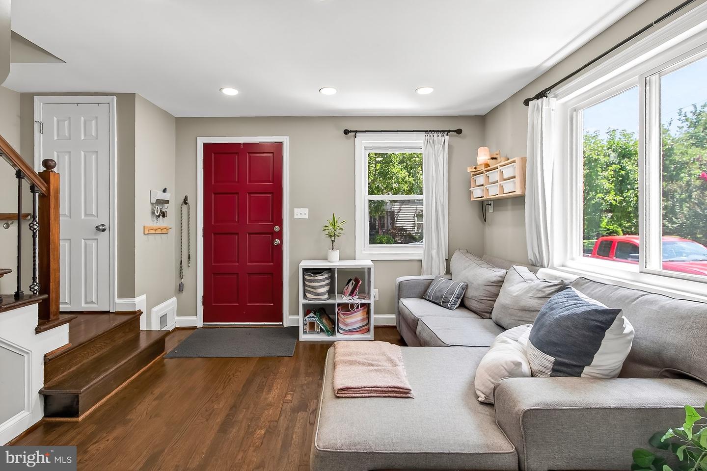1804 N CLIFF ST, ALEXANDRIA, Virginia 22301, 2 Bedrooms Bedrooms, ,2 BathroomsBathrooms,Residential,For sale,1804 N CLIFF ST,VAAX2047142 MLS # VAAX2047142