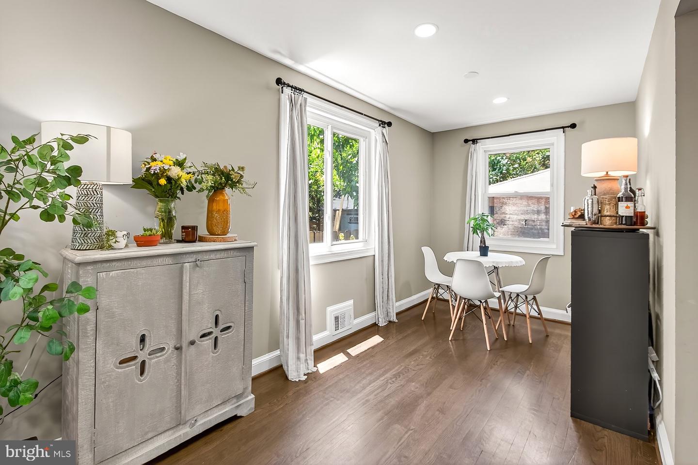 1804 N CLIFF ST, ALEXANDRIA, Virginia 22301, 2 Bedrooms Bedrooms, ,2 BathroomsBathrooms,Residential,For sale,1804 N CLIFF ST,VAAX2047142 MLS # VAAX2047142