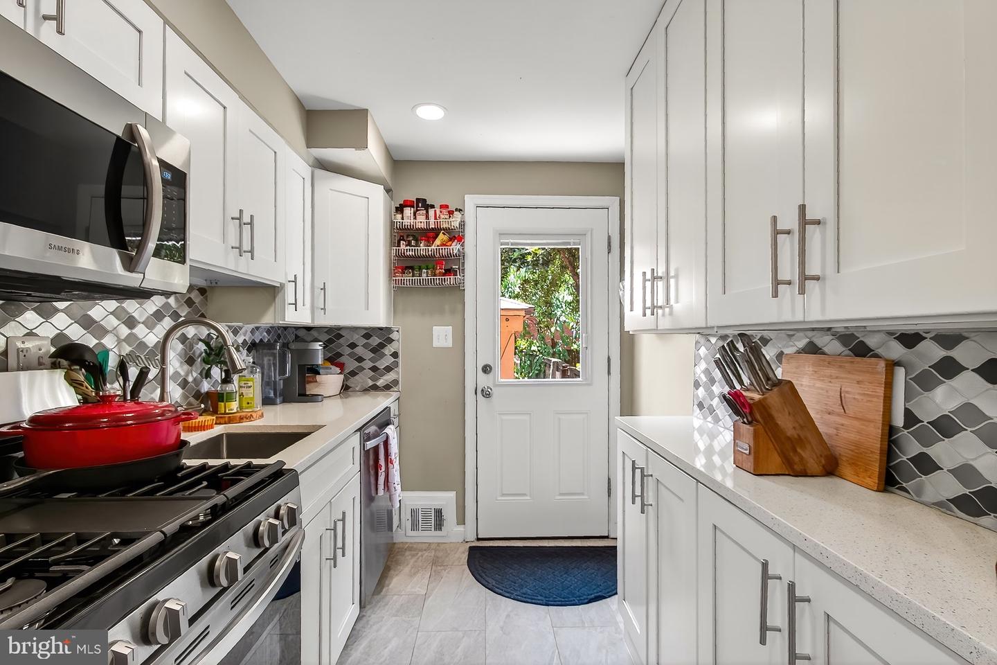 1804 N CLIFF ST, ALEXANDRIA, Virginia 22301, 2 Bedrooms Bedrooms, ,2 BathroomsBathrooms,Residential,For sale,1804 N CLIFF ST,VAAX2047142 MLS # VAAX2047142