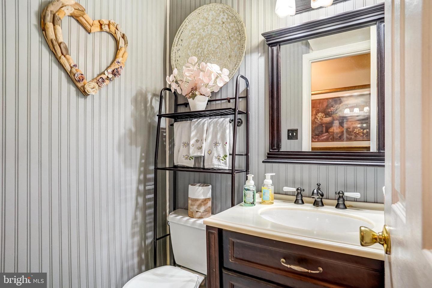 6013 SHAFFER DR, ALEXANDRIA, Virginia 22310, 5 Bedrooms Bedrooms, ,2 BathroomsBathrooms,Residential,For sale,6013 SHAFFER DR,VAFX2253186 MLS # VAFX2253186