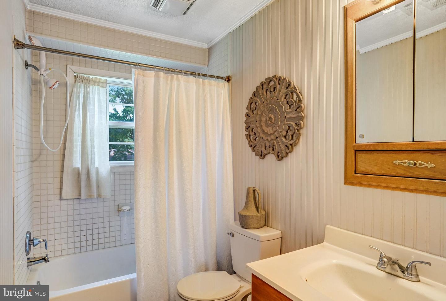 6013 SHAFFER DR, ALEXANDRIA, Virginia 22310, 5 Bedrooms Bedrooms, ,2 BathroomsBathrooms,Residential,For sale,6013 SHAFFER DR,VAFX2253186 MLS # VAFX2253186