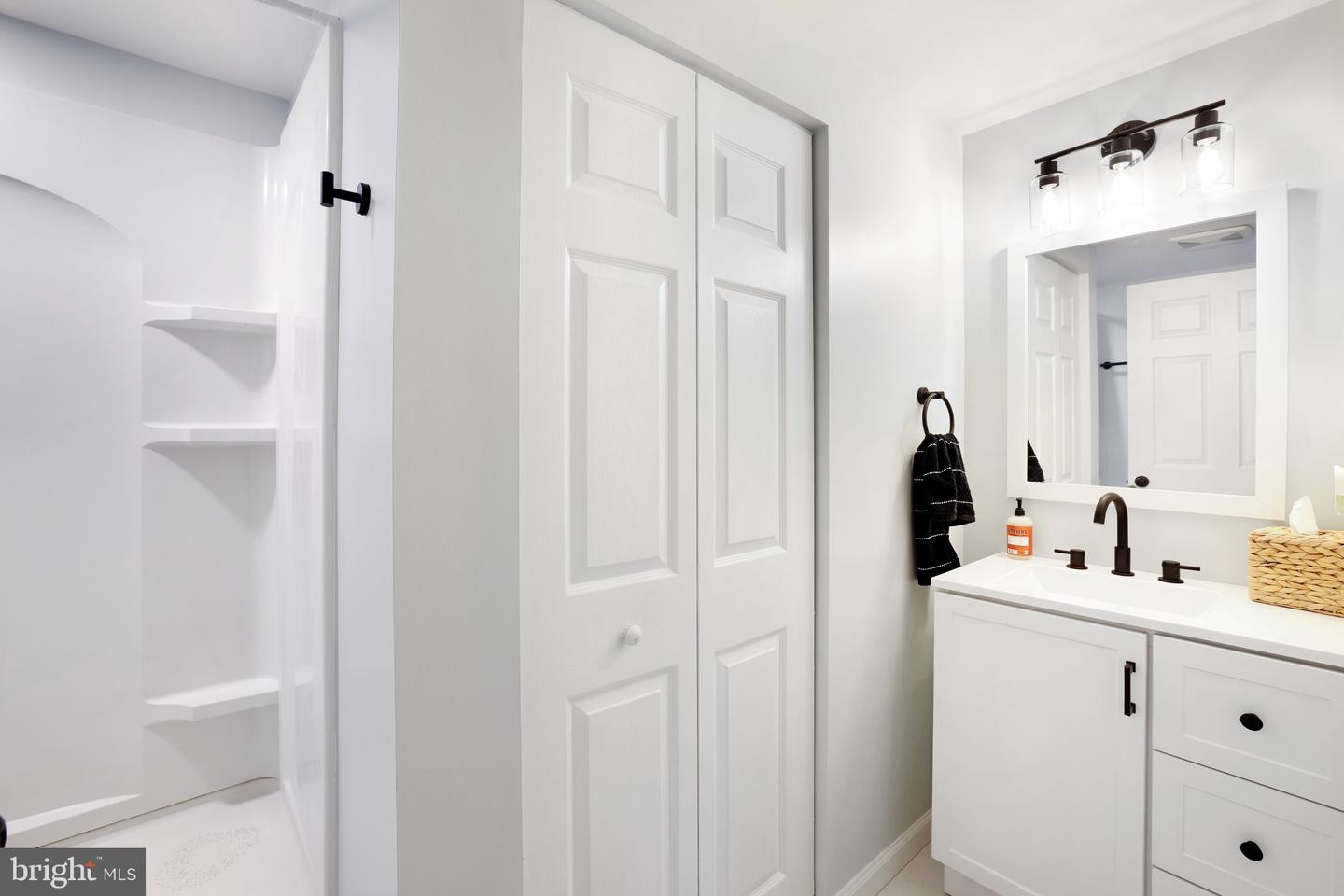 105 S SAINT PAUL ST, HAMILTON, Virginia 20158, 3 Bedrooms Bedrooms, ,2 BathroomsBathrooms,Residential,For sale,105 S SAINT PAUL ST,VALO2101196 MLS # VALO2101196