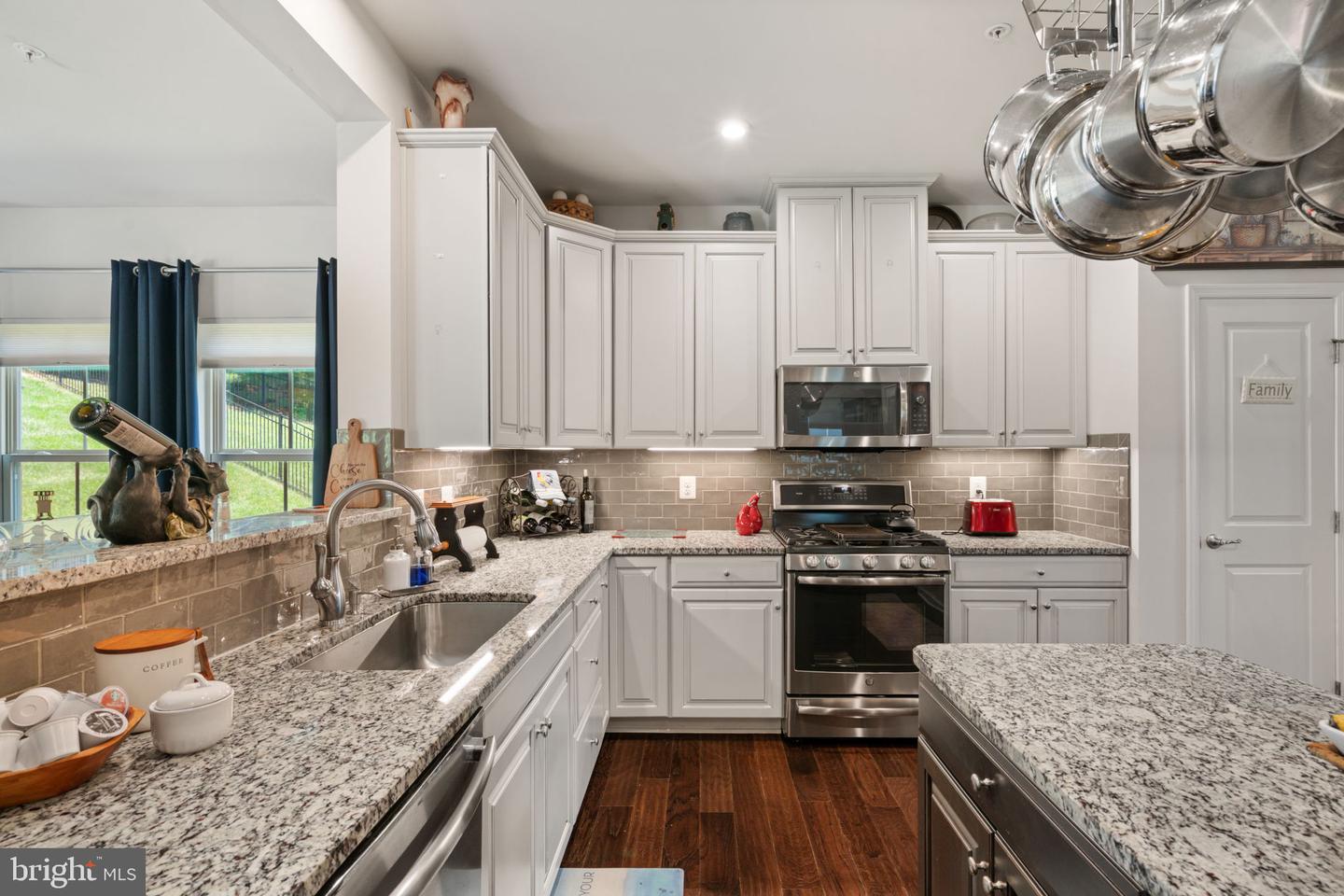 2044 SCARLET PINE RD, DUMFRIES, Virginia 22026, 4 Bedrooms Bedrooms, ,3 BathroomsBathrooms,Residential,For sale,2044 SCARLET PINE RD,VAPW2098546 MLS # VAPW2098546