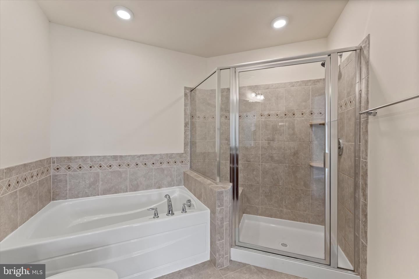 43518 STONECLIFF TER, CHANTILLY, Virginia 20152, 3 Bedrooms Bedrooms, ,2 BathroomsBathrooms,Residential,For sale,43518 STONECLIFF TER,VALO2101238 MLS # VALO2101238