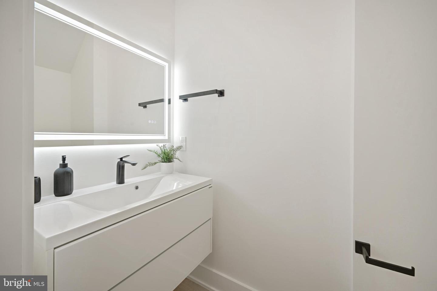 517 MONTANA AVE NE #3A, WASHINGTON, District Of Columbia 20017, 3 Bedrooms Bedrooms, ,2 BathroomsBathrooms,Residential,For sale,517 MONTANA AVE NE #3A,DCDC2209128 MLS # DCDC2209128