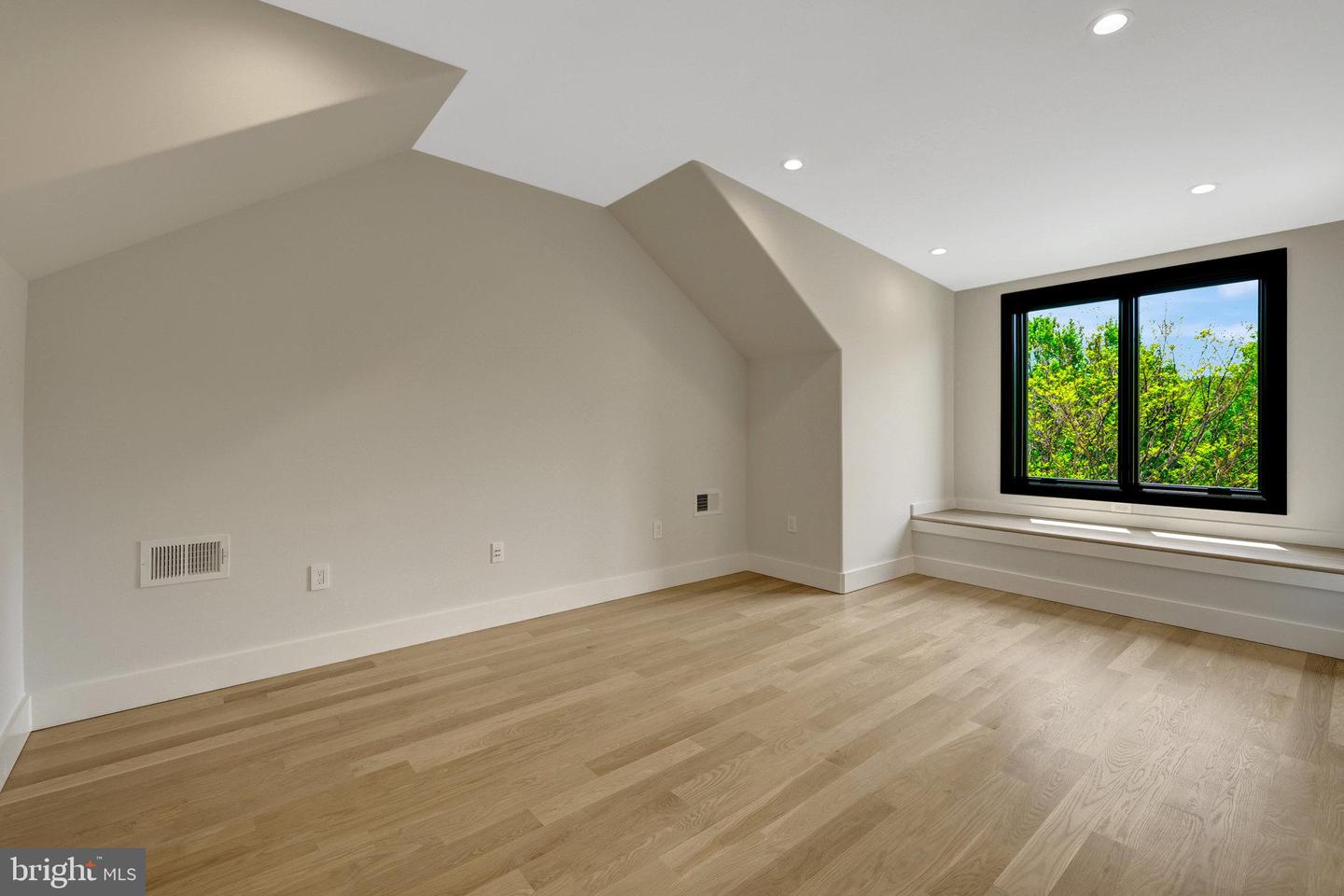 1853 MASSACHUSETTS AVE, MCLEAN, Virginia 22101, 5 Bedrooms Bedrooms, ,5 BathroomsBathrooms,Residential,For sale,1853 MASSACHUSETTS AVE,VAFX2253372 MLS # VAFX2253372