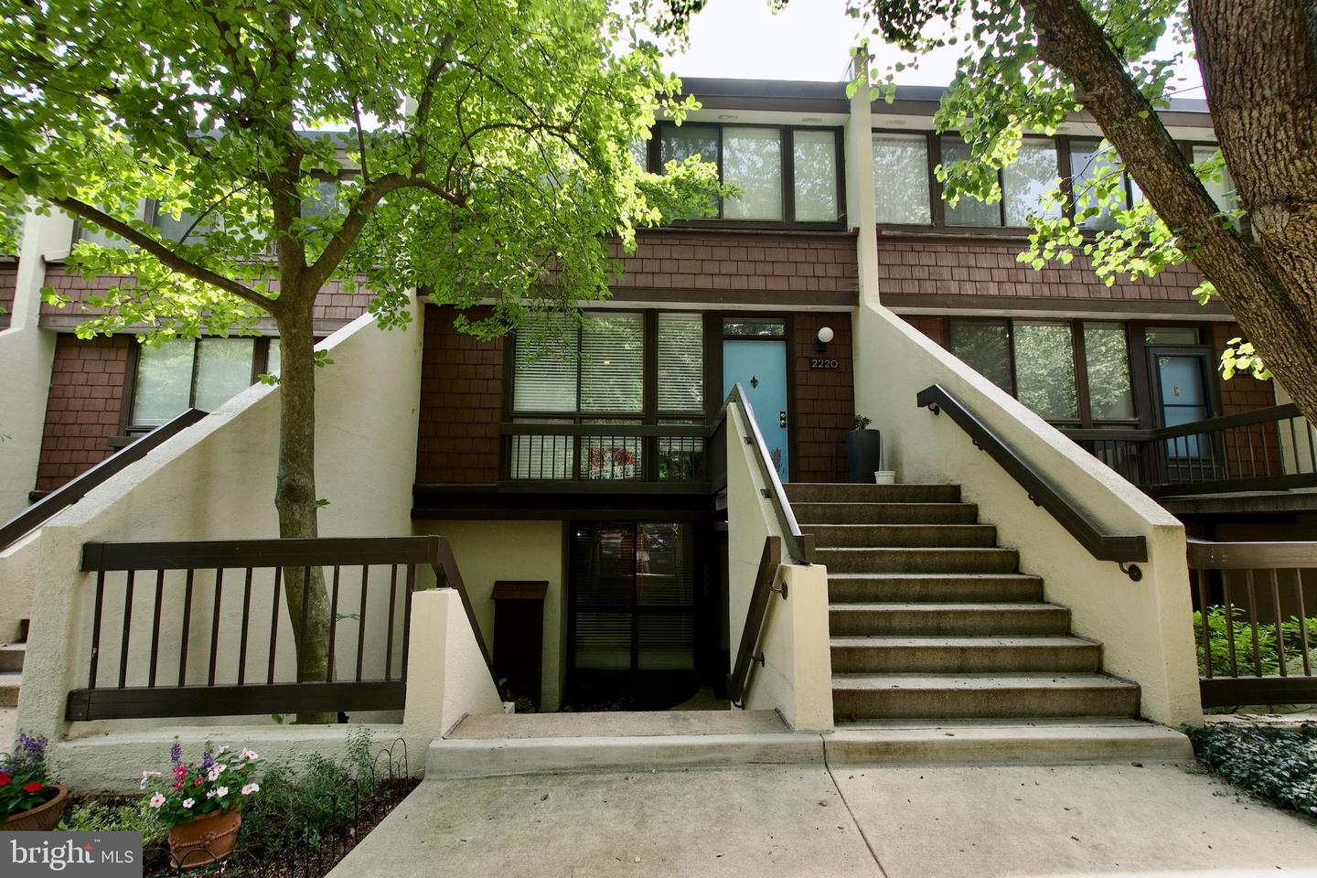 2222 S QUINCY ST #1, ARLINGTON, Virginia 22204, 2 Bedrooms Bedrooms, ,2 BathroomsBathrooms,Residential,For sale,2222 S QUINCY ST #1,VAAR2060188 MLS # VAAR2060188