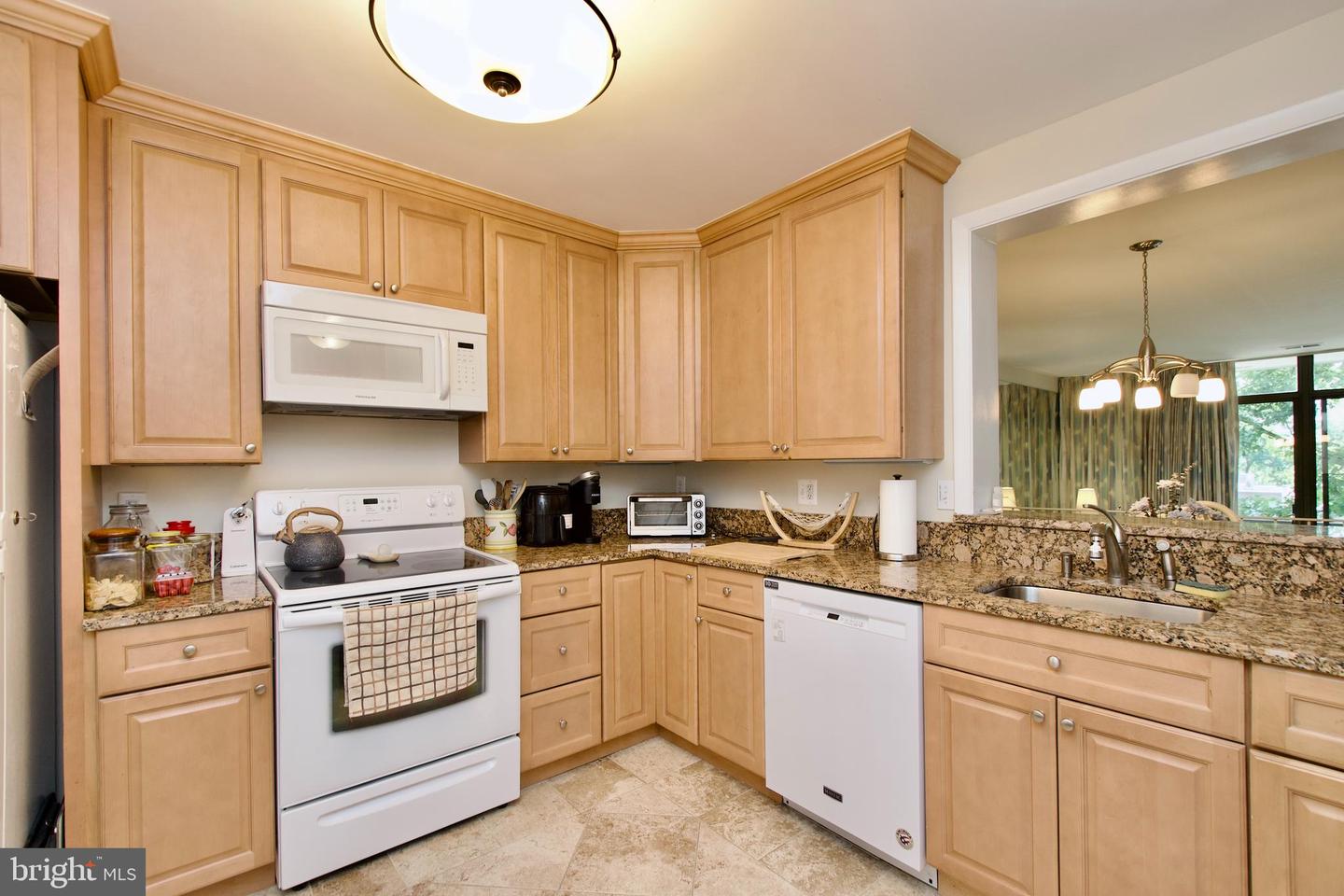 2222 S QUINCY ST #1, ARLINGTON, Virginia 22204, 2 Bedrooms Bedrooms, ,2 BathroomsBathrooms,Residential,For sale,2222 S QUINCY ST #1,VAAR2060188 MLS # VAAR2060188