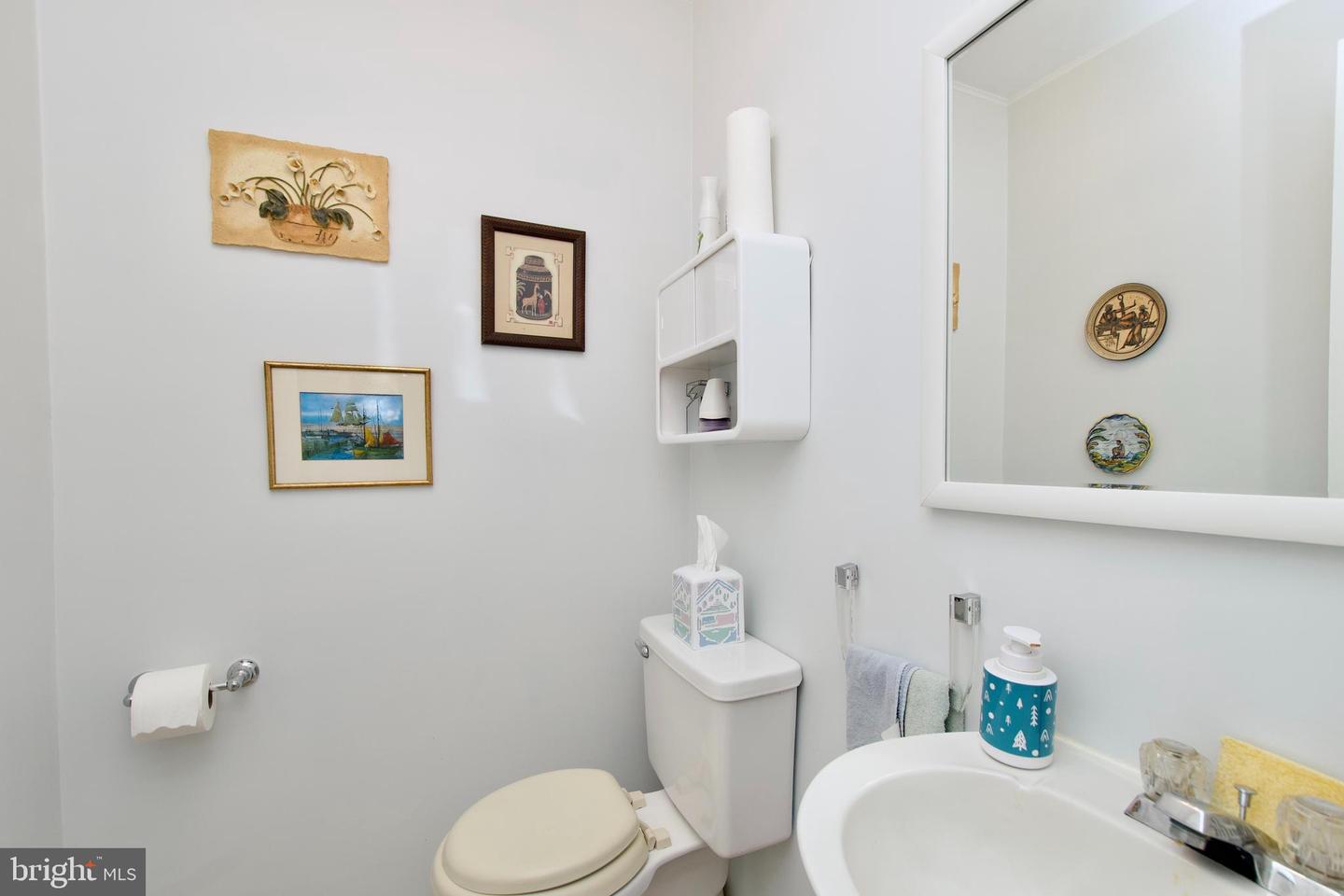 2222 S QUINCY ST #1, ARLINGTON, Virginia 22204, 2 Bedrooms Bedrooms, ,2 BathroomsBathrooms,Residential,For sale,2222 S QUINCY ST #1,VAAR2060188 MLS # VAAR2060188