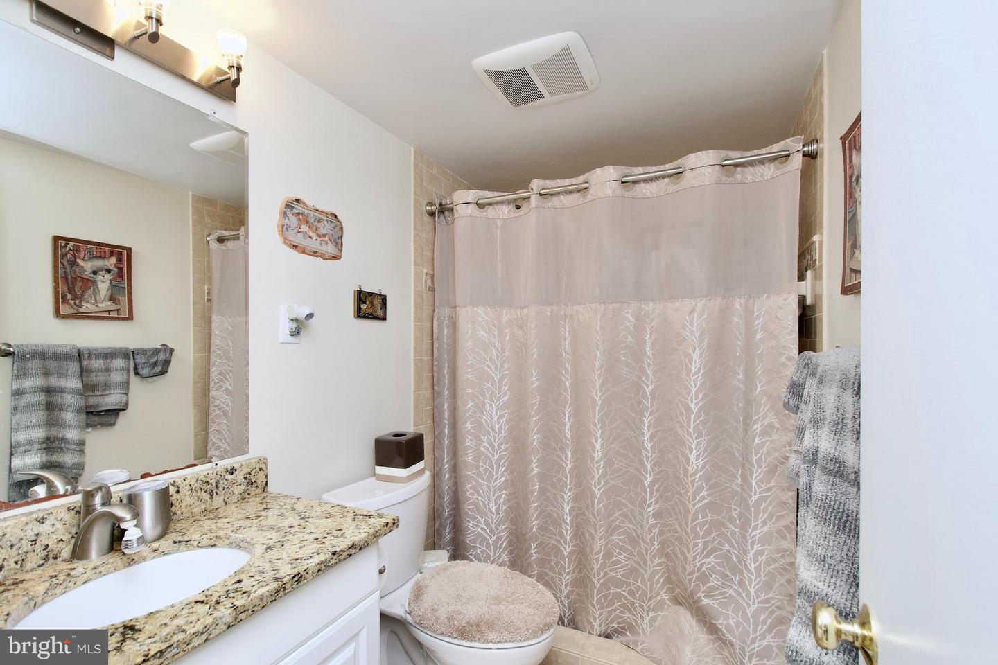 2222 S QUINCY ST #1, ARLINGTON, Virginia 22204, 2 Bedrooms Bedrooms, ,2 BathroomsBathrooms,Residential,For sale,2222 S QUINCY ST #1,VAAR2060188 MLS # VAAR2060188