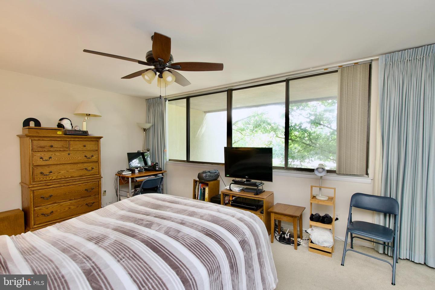 2222 S QUINCY ST #1, ARLINGTON, Virginia 22204, 2 Bedrooms Bedrooms, ,2 BathroomsBathrooms,Residential,For sale,2222 S QUINCY ST #1,VAAR2060188 MLS # VAAR2060188